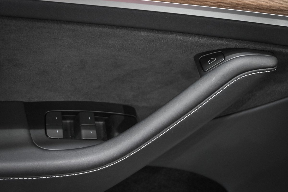 Foto Tesla Model Y 25