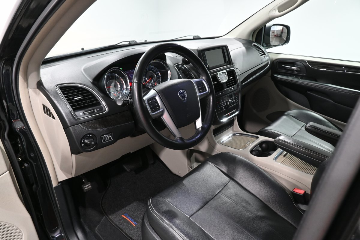 Foto Lancia Voyager 9