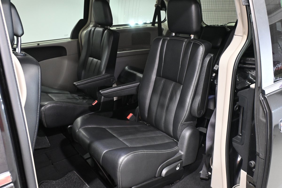 Foto Lancia Voyager 11