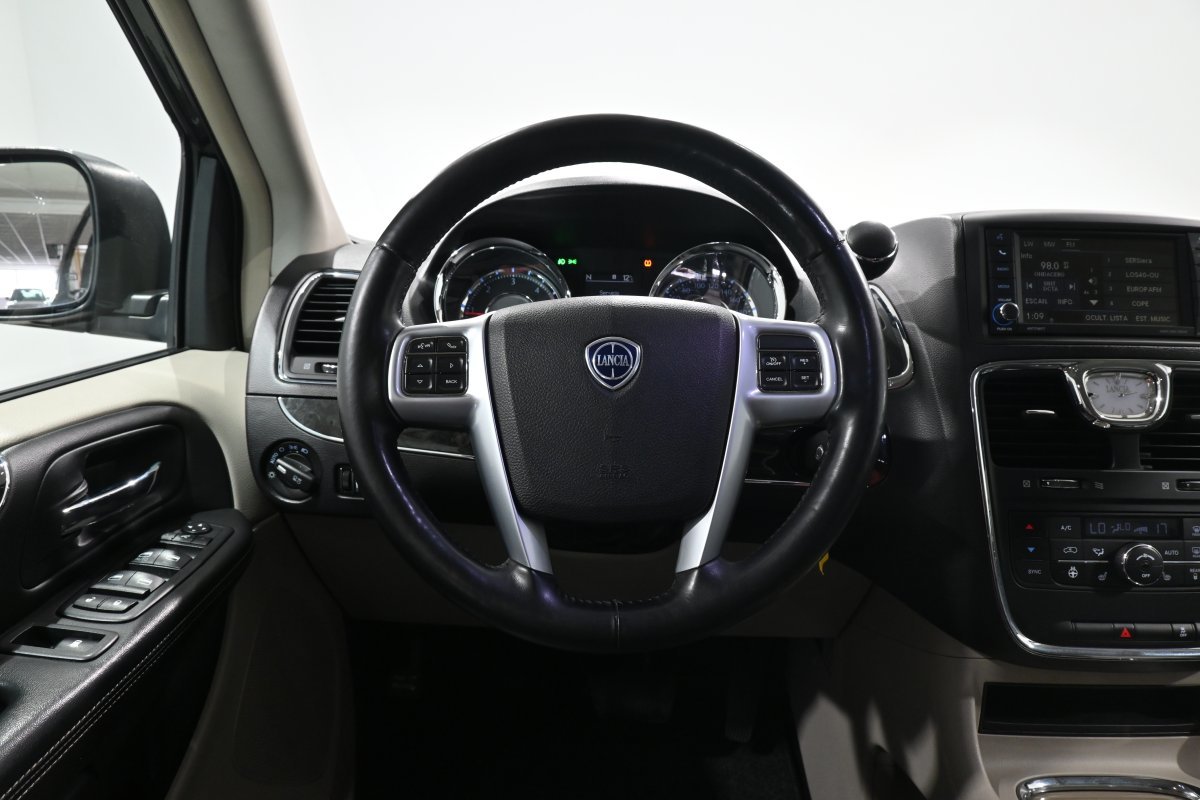 Foto Lancia Voyager 19