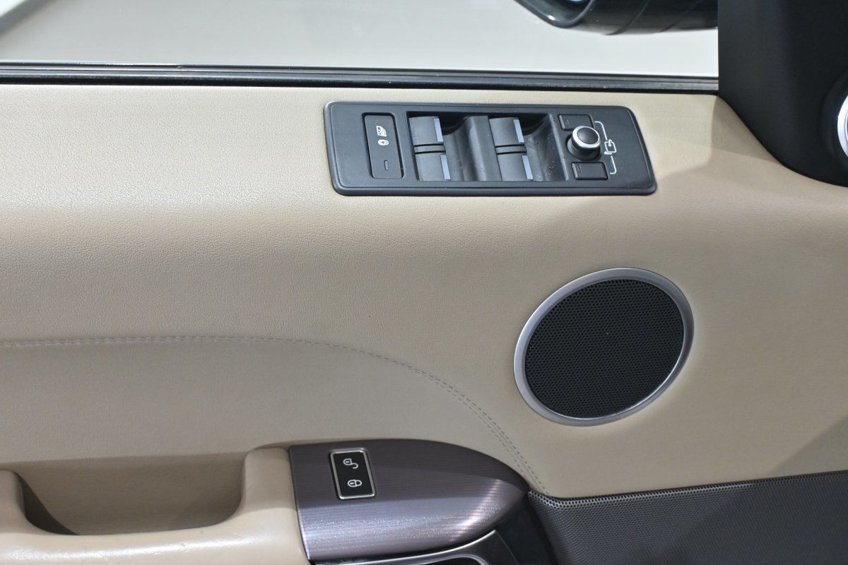 Foto Land-Rover Range Rover Sport 32