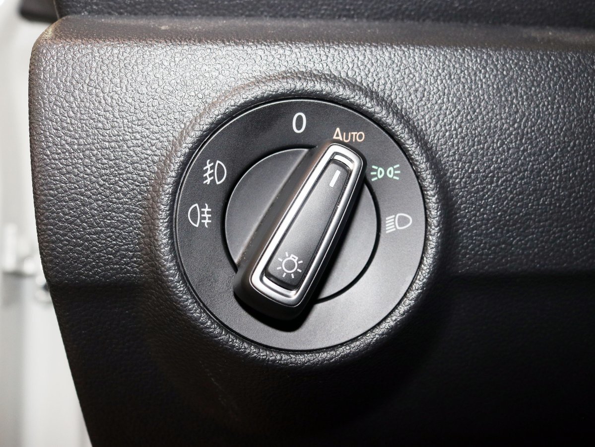 Foto Volkswagen T-Roc 17