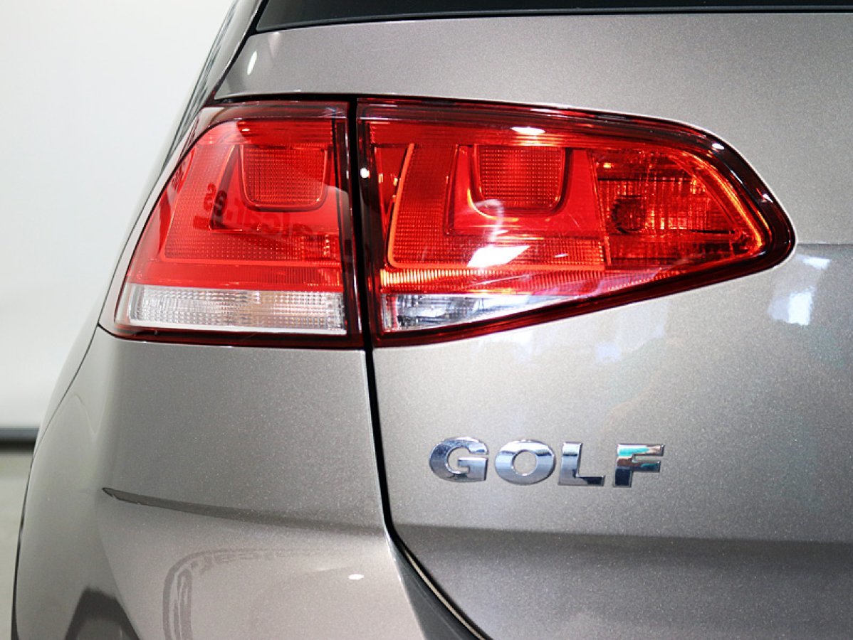 Foto Volkswagen Golf 9